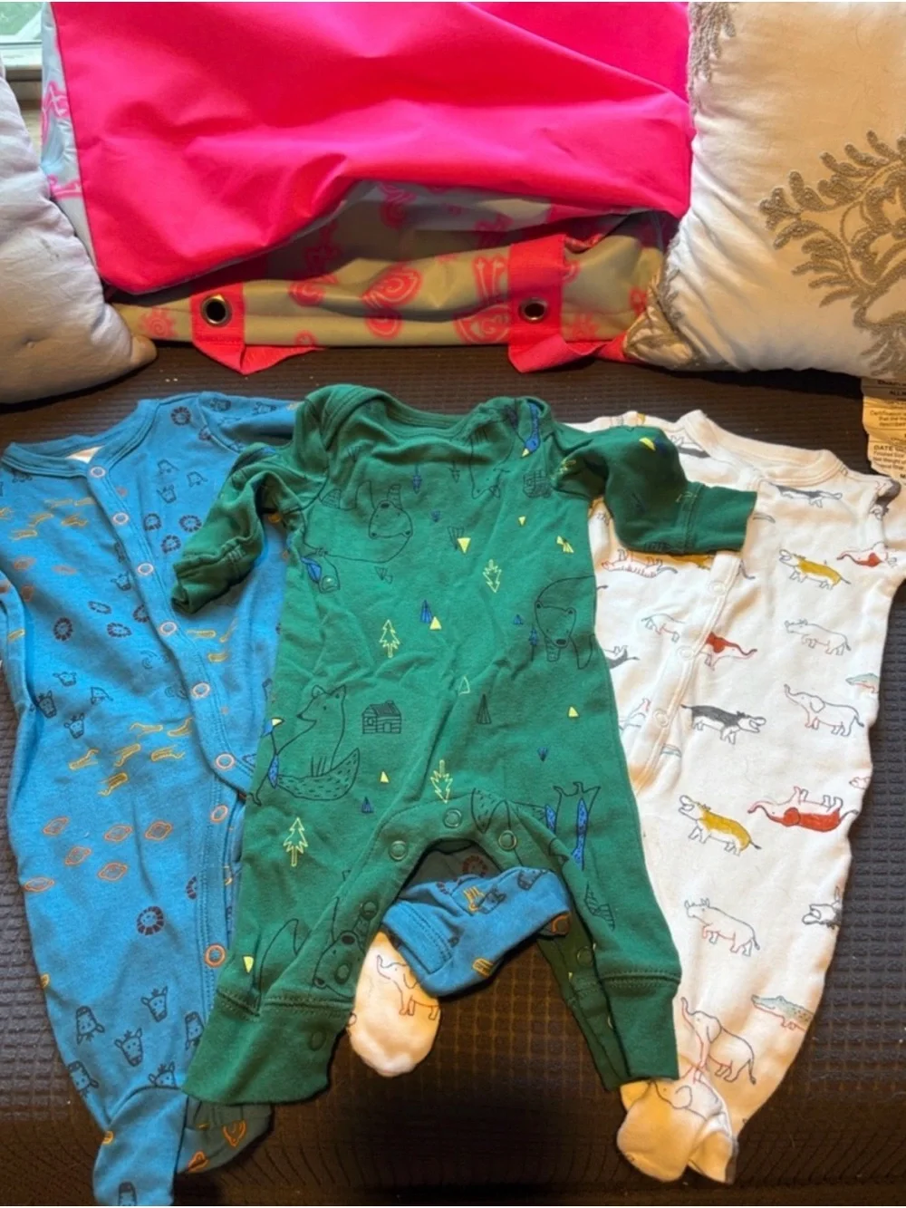 Just Born & Carter’s 0-3month lot of 5 pieces